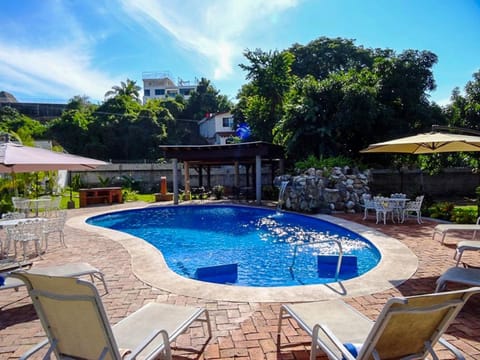 BBQ facilities, Garden, Swimming pool, furniture