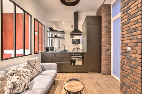 Kitchen or kitchenette, Seating area
