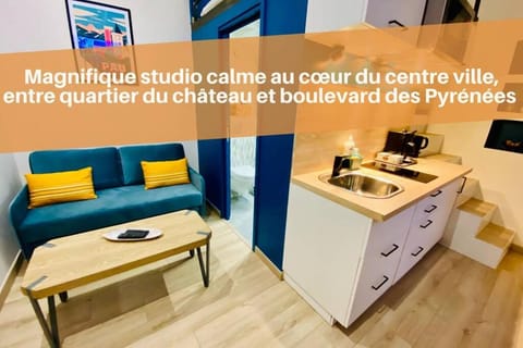 Kitchen or kitchenette, Living room, Seating area