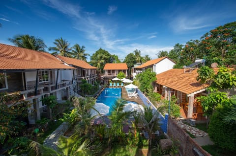 Swimming pool