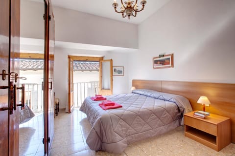 View (from property/room), Photo of the whole room, Bedroom