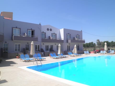 Property building, Fitness centre/facilities, Swimming pool