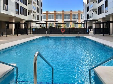 Swimming pool, Swimming pool