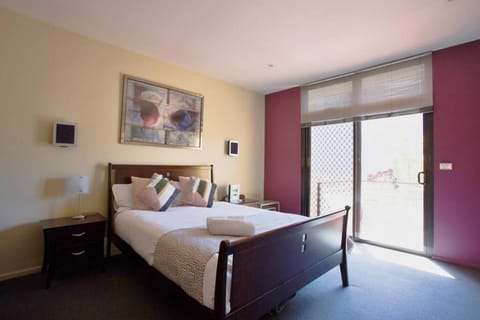 Three bedrooms Unit with free parking Apartment in Hobart