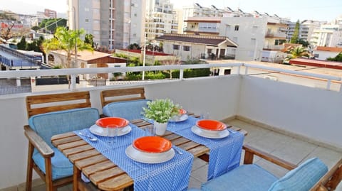 Balcony/Terrace, Street view