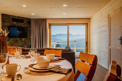 Property building, Communal lounge/ TV room, View (from property/room), Living room, Dining area, Mountain view