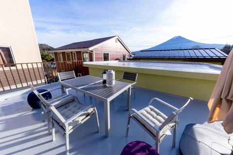 Day, Natural landscape, View (from property/room), Balcony/Terrace, Seating area, Mountain view