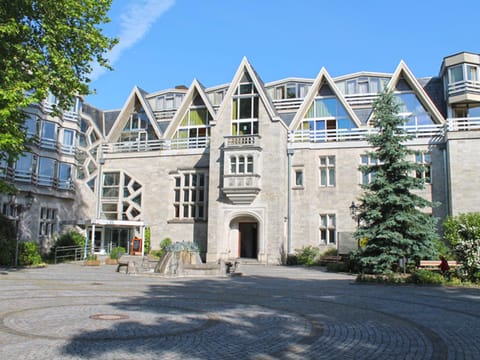 Property building, Facade/entrance, Day