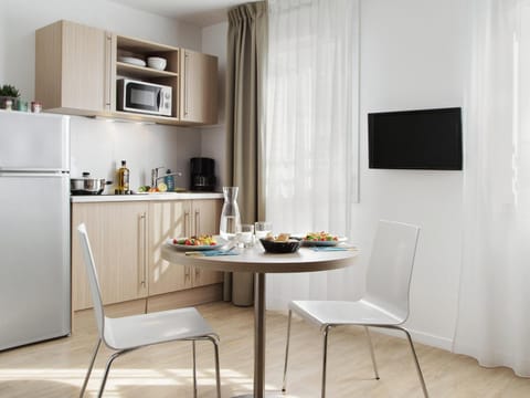TV and multimedia, Kitchen or kitchenette, Bedroom
