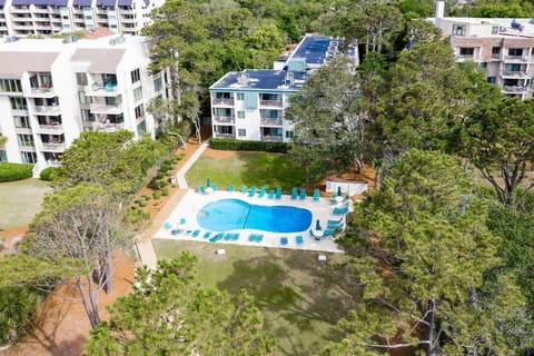 Updated Kitchens Baths King Bed, 2 Doubles & Twin Bikes & Beach Gear included House in South Forest Beach