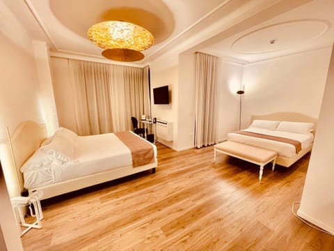 Bed, TV and multimedia, Photo of the whole room, Bedroom