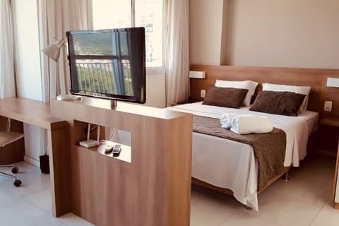 Bed, TV and multimedia, Bedroom