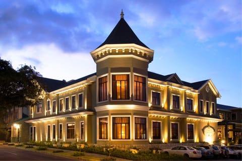 Facade/entrance