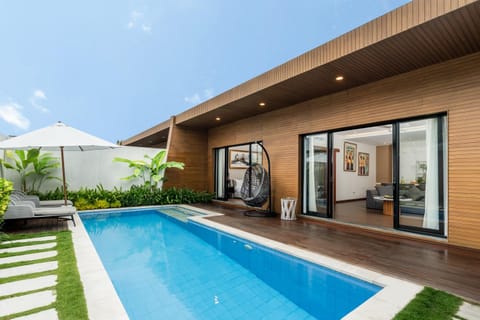 Property building, Patio, Day, Garden, Garden view, Pool view, Swimming pool, sunbed