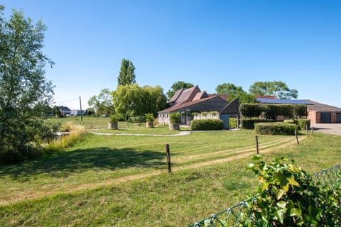 Landelijk vakantiehuis in Diksmuide met een tuin en vijver House in Flanders