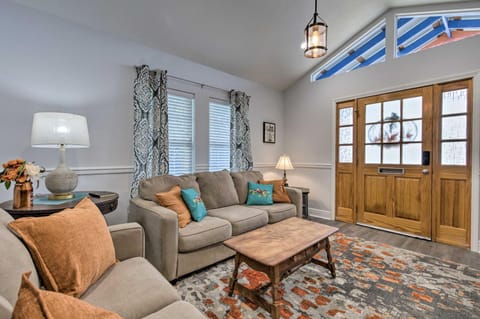 Downtown Ocean Springs Duplex with AandC 1 Mi to Beach House in Ocean Springs