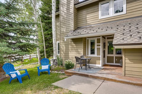 Hike, Ski and Golf Fully Renovated Edwards Townhome Apartment in Edwards