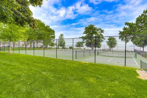 Walk to Lake Historic Lakeside Marblehead Cottage House in Lakeside