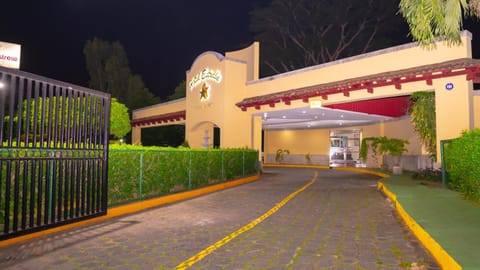 Facade/entrance, Night