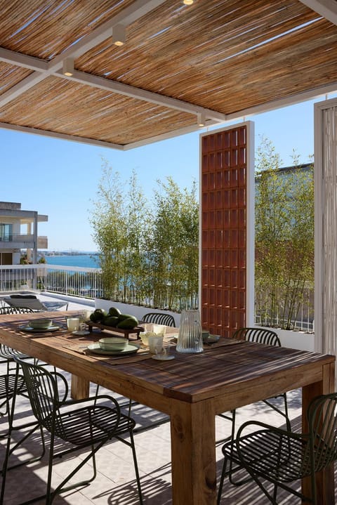 View (from property/room), Balcony/Terrace, Dining area, Sea view