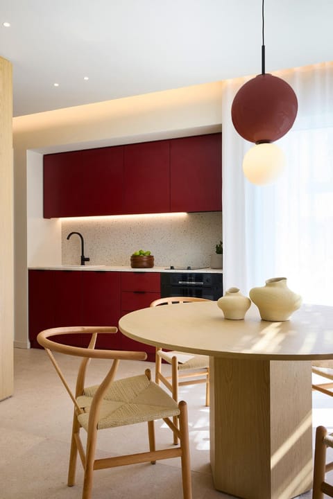 Kitchen or kitchenette, Dining area