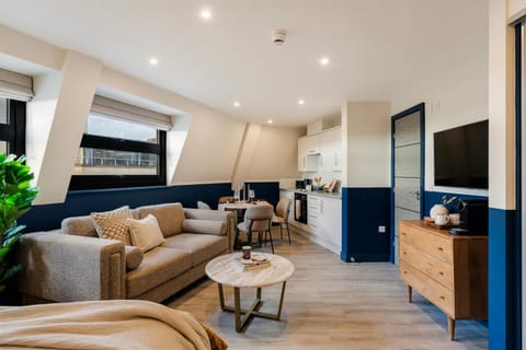 TV and multimedia, Kitchen or kitchenette, Living room, Seating area