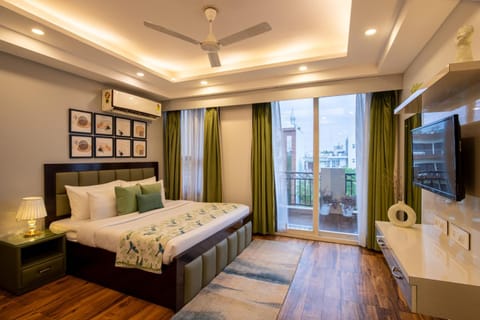 Bed, TV and multimedia, Photo of the whole room, Bedroom, towels