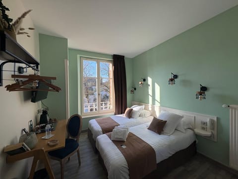 Logis Hôtel- Restaurant Le Relais Guillaume de Normandy-PARKING GRATUIT-Bornes électriques-VUE BAIE TERRASSE-Calme Hotel in Hauts-de-France