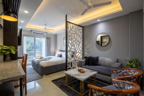 Bed, TV and multimedia, Balcony/Terrace, Photo of the whole room, Bedroom, air conditioner