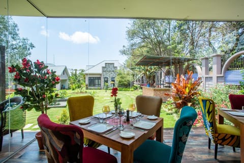 Restaurant/places to eat, Dining area, Garden view