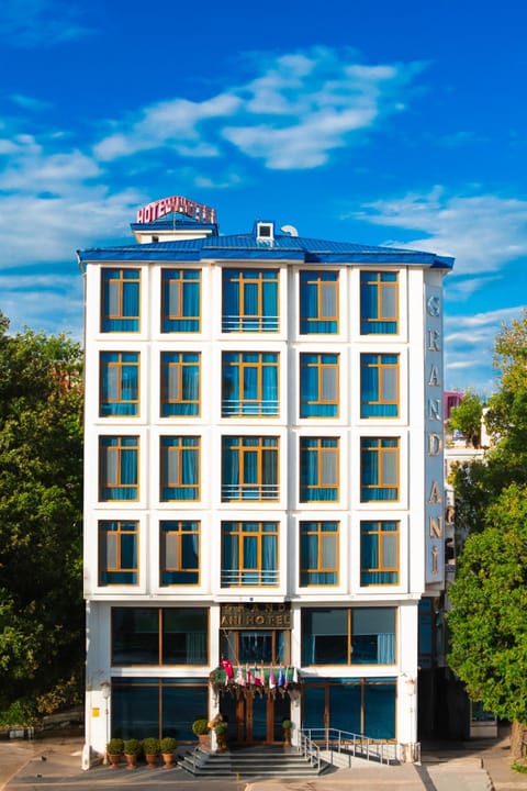 Property building, Restaurant/places to eat, Swimming pool, Breakfast