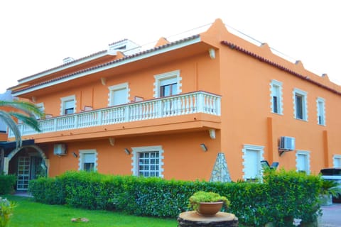Facade/entrance, Balcony/Terrace