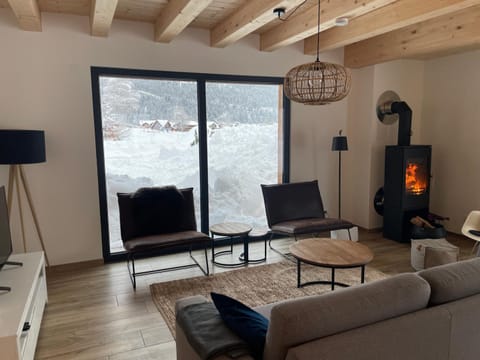 Communal lounge/ TV room, TV and multimedia, Living room, Seating area, fireplace