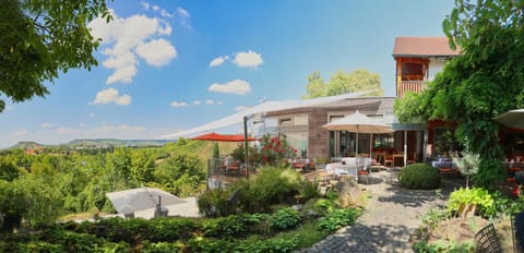 Property building, Restaurant/places to eat