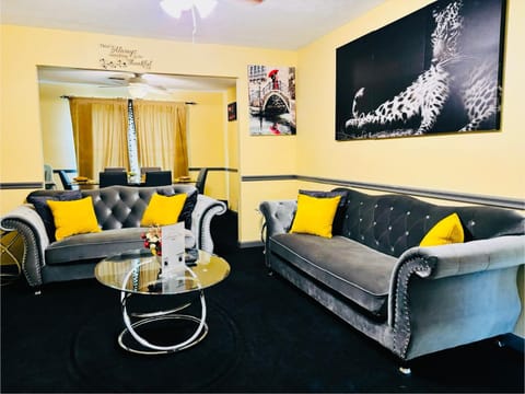 Living room, Seating area, fireplace