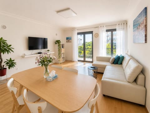TV and multimedia, Living room, Dining area