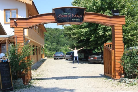 Facade/entrance