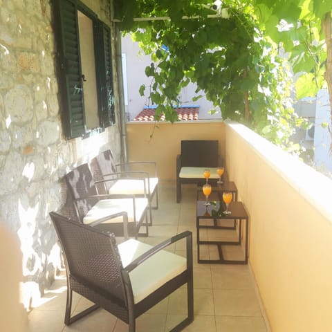 Patio, Day, Balcony/Terrace, Seating area
