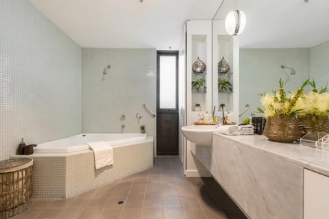 Shower, Hot Tub, Bathroom