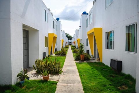 Patio, Facade/entrance