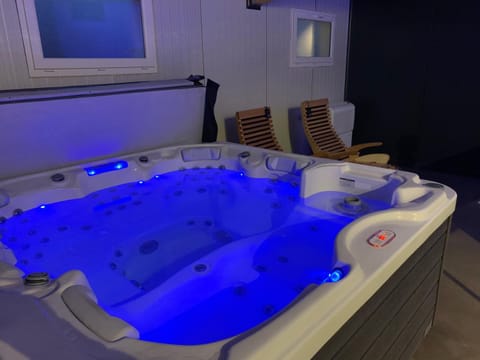 Belle Villa 6 pers 2h espace bien-être privatisé inclus 80 m2 de détente garantie Villa in Brittany