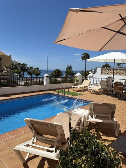 Day, Pool view, Swimming pool, sunbed