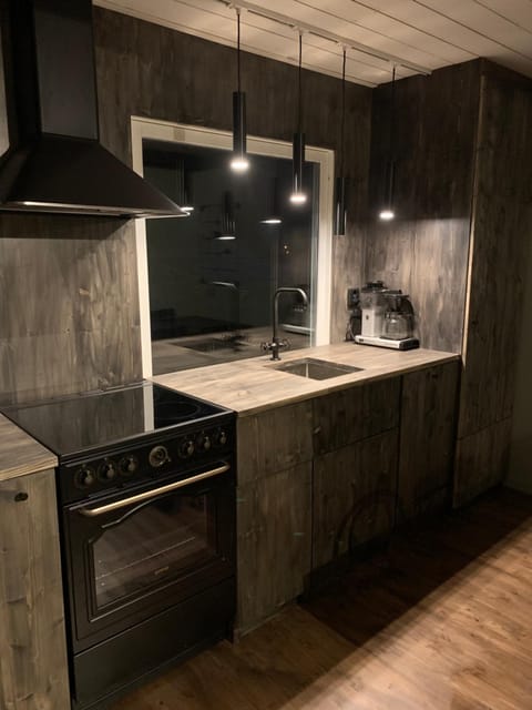 Coffee/tea facilities, Kitchen or kitchenette, minibar, pet friendly, stove