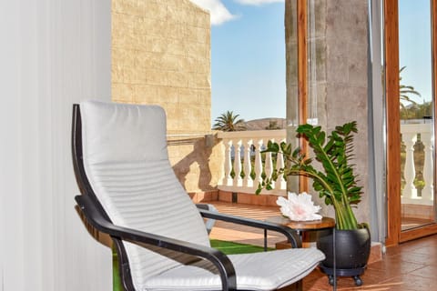 Patio, Day, View (from property/room), Balcony/Terrace, Living room, Seating area