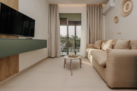 TV and multimedia, Living room, Seating area, Evening entertainment, air conditioner