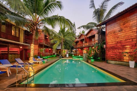 Facade/entrance, Swimming pool