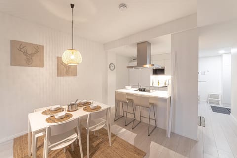 Kitchen or kitchenette, Dining area, stove