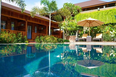 Property building, Swimming pool, sunbed