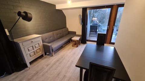 Communal lounge/ TV room, TV and multimedia, Living room, Seating area, Dining area