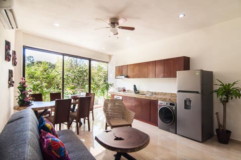 Balcony/Terrace, Kitchen or kitchenette, Living room, Dining area, Diving, Breakfast, air conditioner